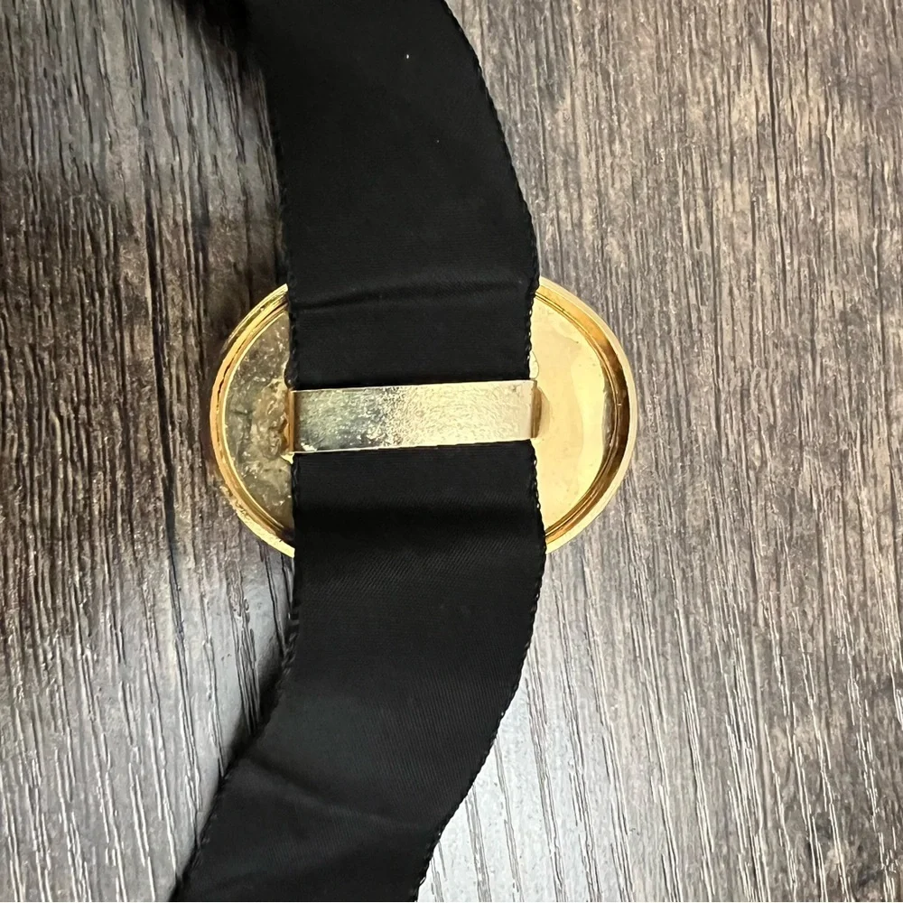 Elegant right facing Cameo choker with Gold and Pink Accents